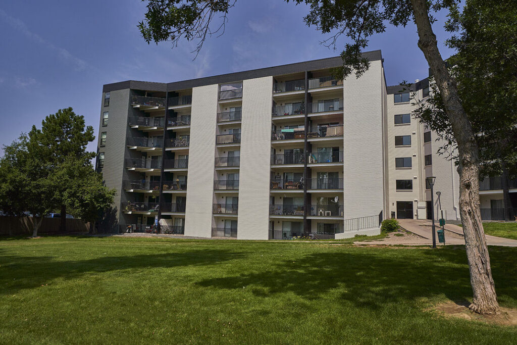 exterior Panorama Apartments and big tree in yard